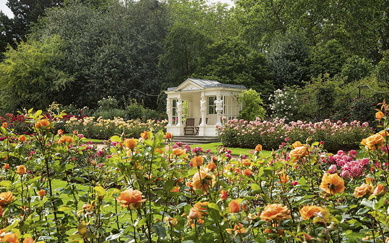 THE QUEEN'S PRIVATE GARDEN | BUCKINGHAM PALACE