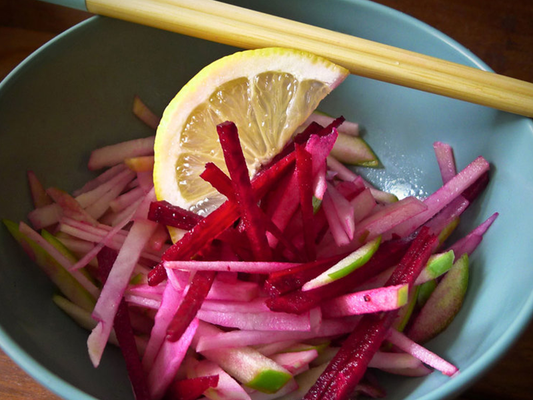 KOHLRABI SALAD WITH BEETROOT AND GRANNY SMITH APPLE